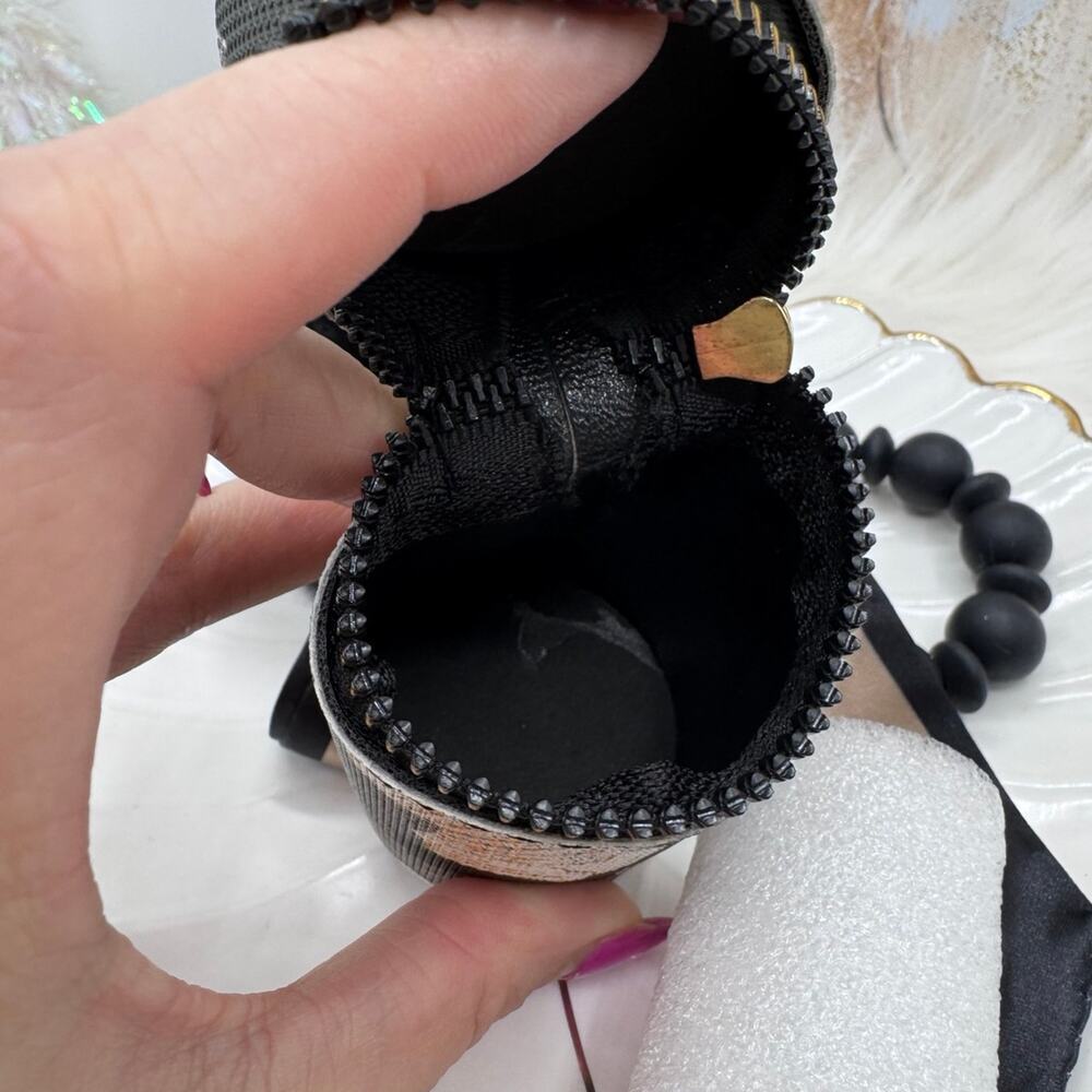 Vintage Floral Patterned Women's Coin Purse or Bag Charm Accessory Black - Picture 4 of 6